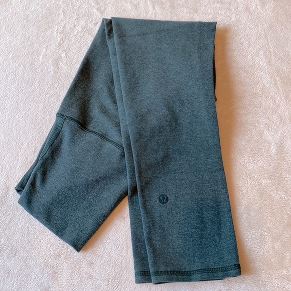 Lululemon crop size 2 - Picture 2 of 3